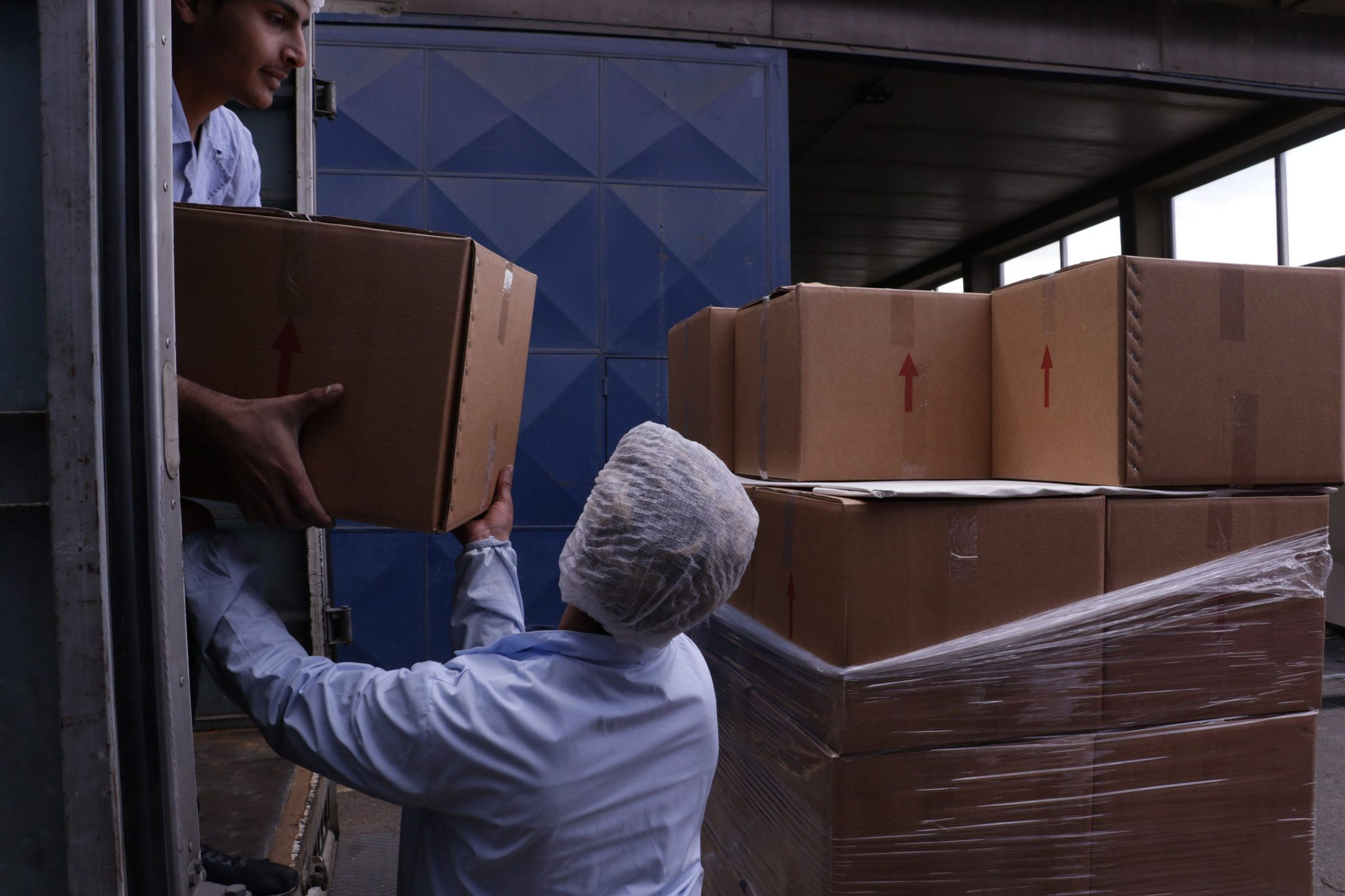 Volunteers preparing food rations in a warehouse during the fifth distribution wave, December 2020.